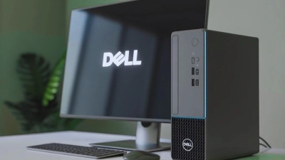বাজেট ডেস্কটপ সেটআপ পরিকল্পনা – Dell ডেস্কটপ কম্পিউটার ও মনিটর একটি সাদা টেবিলে রাখা