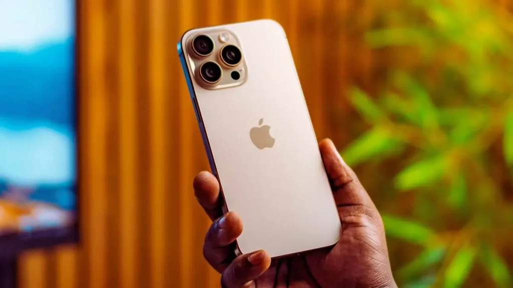 iPhone 16 Pro Max এর প্রিমিয়াম ডিজাইন ও OLED ডিসপ্লে