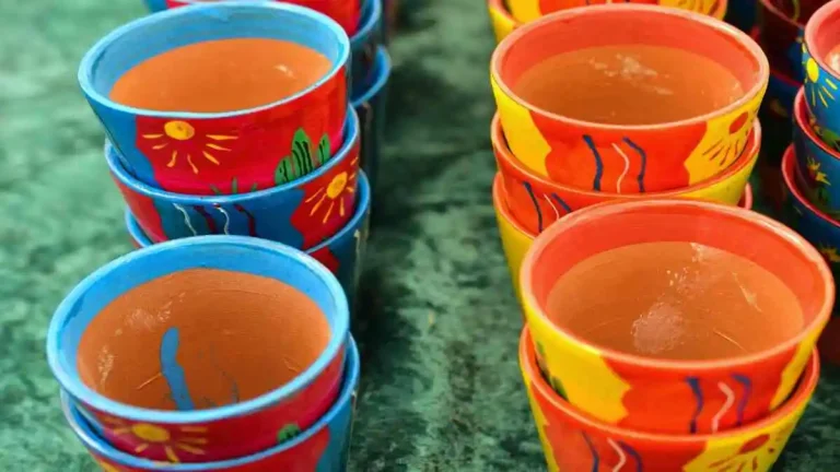 বাংলাদেশের ঐতিহ্যবাহী মাটির তৈজসপত্র হস্তশিল্প ও গ্রামীণ কারিগরের তৈরি শিল্পকর্ম