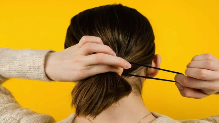 চুল পড়া রোধে ঘরোয়া উপায় দিয়ে প্রাকৃতিকভাবে চুল মজবুত করার কার্যকরী টিপস