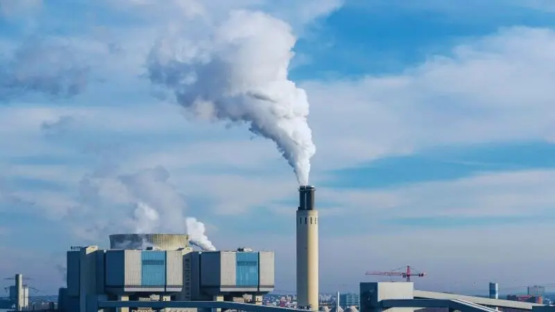 পরিবেশ দূষণের কারণ ও তার উৎস ব্যাখ্যা করা তথ্যসমৃদ্ধ চিত্র