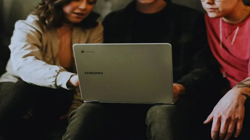 সাশ্রয়ী দামে ল্যাপটপ ২০২৫ — বাজেট-বান্ধব আধুনিক ল্যাপটপের ছবি