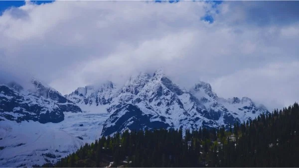 হিমালয় পর্বত – বিশ্বের সর্বোচ্চ পর্বতমালা ও প্রকৃতির মহিমা