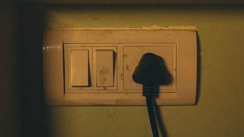 বৈদ্যুতিক দুর্ঘটনার কারণ হিসেবে ক্ষতিগ্রস্ত তার ও অতিরিক্ত লোড