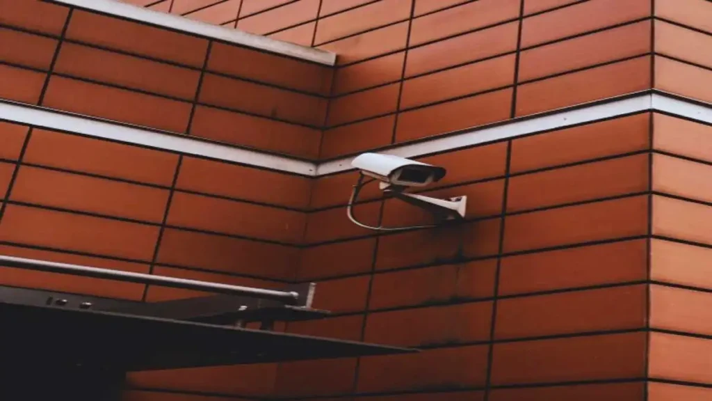 সিসি ক্যামেরা দিয়ে নিরাপত্তা মনিটরিং