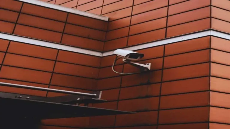 সিসি ক্যামেরা দিয়ে নিরাপত্তা মনিটরিং