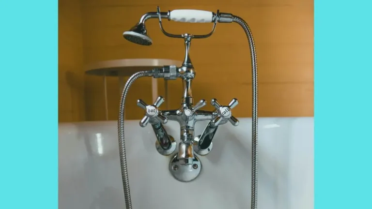 গোসলের শাওয়ার সেট আধুনিক বাথরুমে